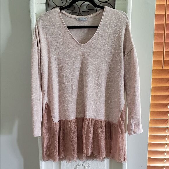 FINAL SALE🌷Zara V-neckline sweater with Lace hem detail. Size L - Picture 2 of 12